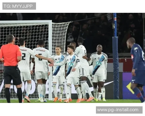 中超热战巴黎圣日耳曼与利物浦激战成平局乌龙球引发全场狂欢